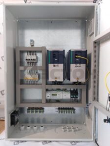 Шкаф управления конвейерами с двумя преобразователями частоты, 15кВт