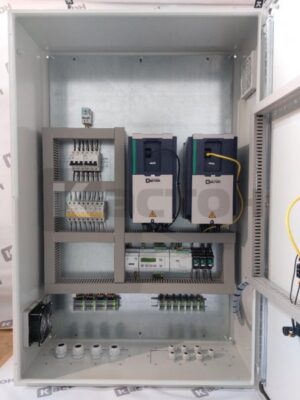 Шкаф управления конвейерами с двумя преобразователями частоты, 15кВт